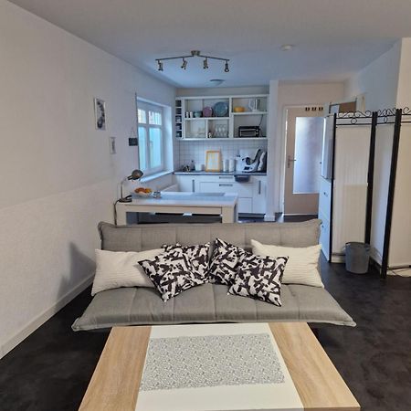 Souterrain-Wohnung Mit Kostenlosem Stellplatz Leipzig Buitenkant foto