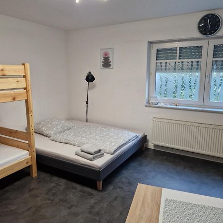 Souterrain-Wohnung Mit Kostenlosem Stellplatz Leipzig Buitenkant foto