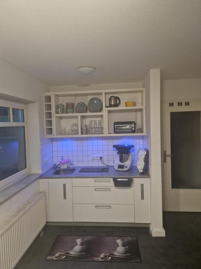 Souterrain-Wohnung Mit Kostenlosem Stellplatz Leipzig Buitenkant foto