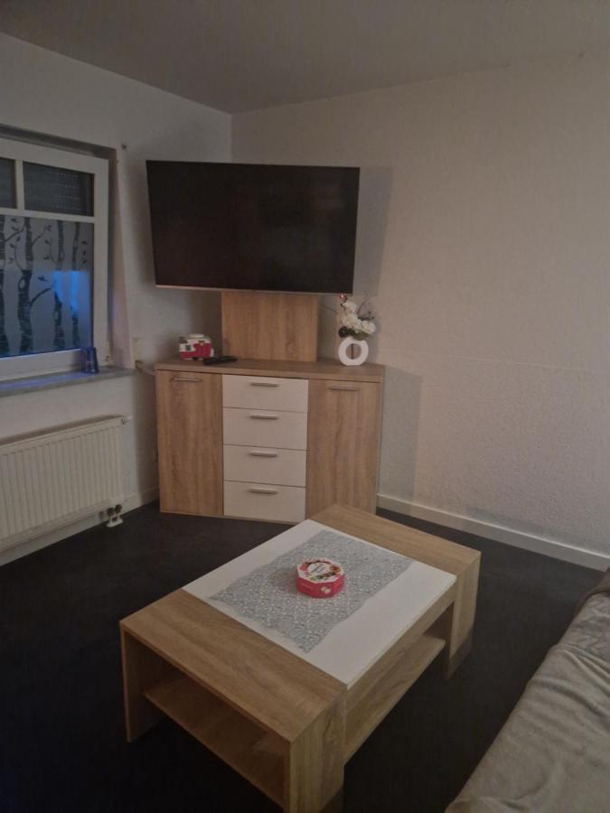 Souterrain-Wohnung Mit Kostenlosem Stellplatz Leipzig Buitenkant foto