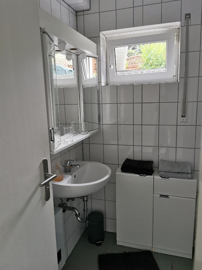 Souterrain-Wohnung Mit Kostenlosem Stellplatz Leipzig Buitenkant foto