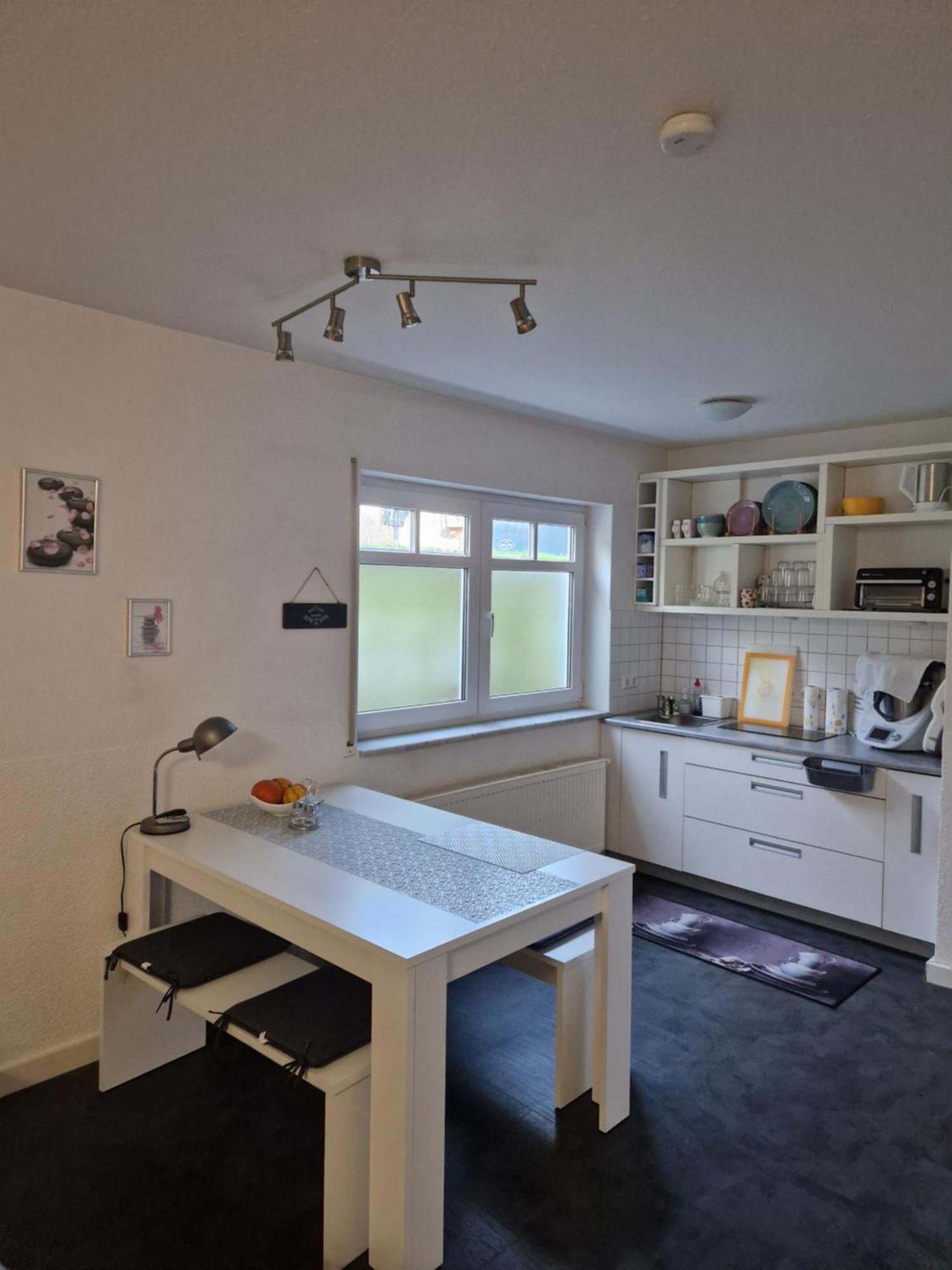 Souterrain-Wohnung Mit Kostenlosem Stellplatz Leipzig Buitenkant foto