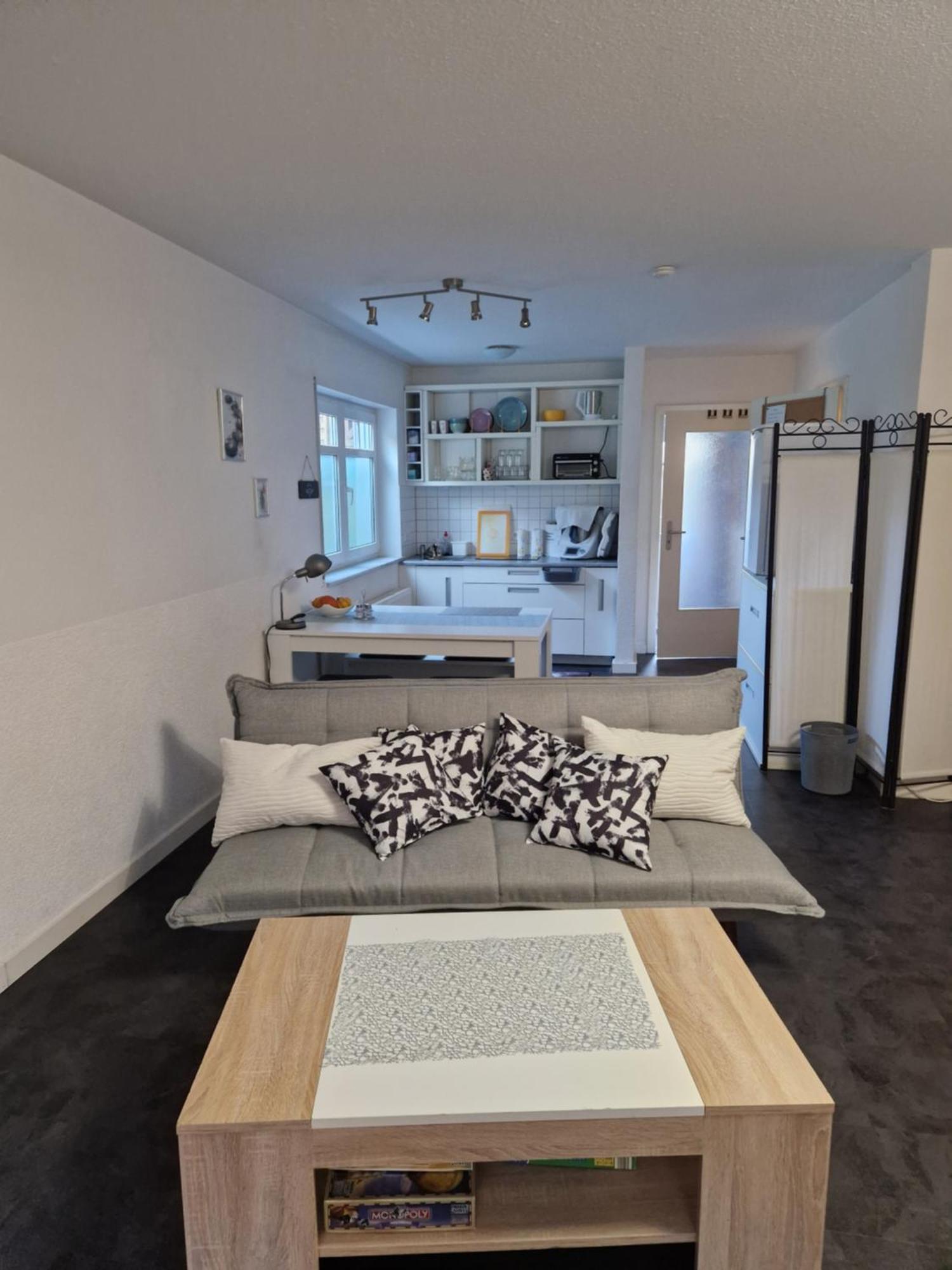 Souterrain-Wohnung Mit Kostenlosem Stellplatz Leipzig Buitenkant foto
