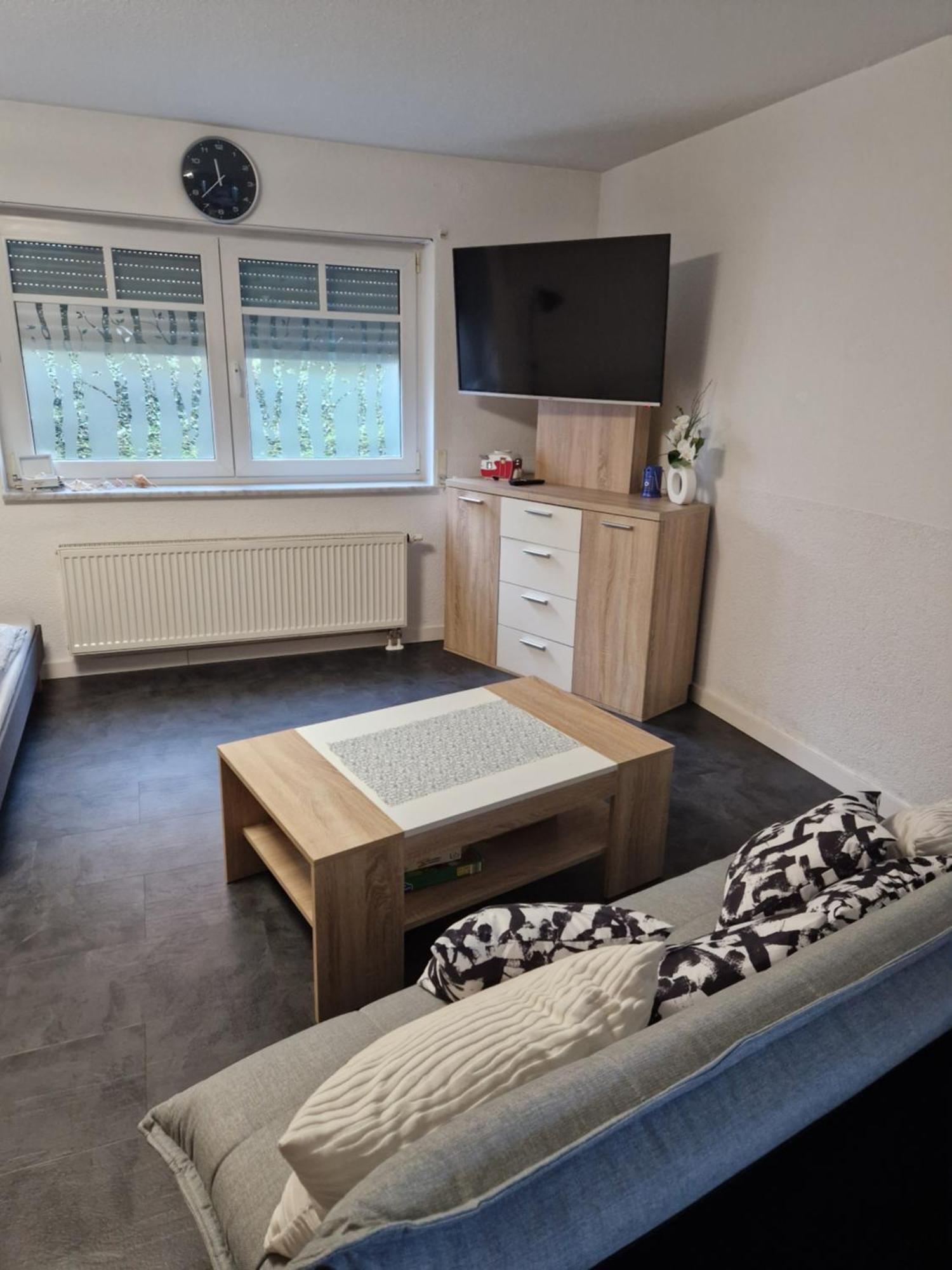 Souterrain-Wohnung Mit Kostenlosem Stellplatz Leipzig Buitenkant foto